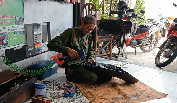 Bikin Jok Motor Keren Tak Harus Mahal, di Arema Jaya Servis Jok Mulai Rp50 Ribu Aja