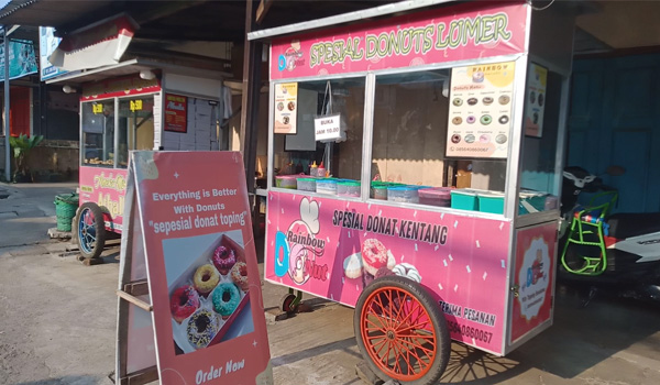 Rainbow Donuts Bisa Jual Ratusan Biji Sehari, Omzet Sebulan Capai Rp18 Juta