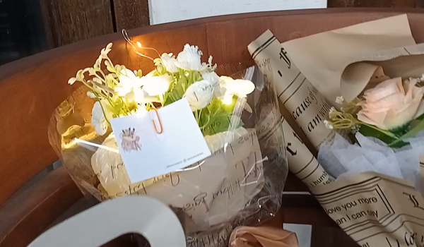 Buket Kupu-Kupu Pakai Lampu di Flowerdi Florist Ini Cantik Banget