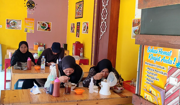 Bakso Tumpeng di Kedai Bakso Tuman Selalu Jadi Incaran Pembeli, Segini Harganya