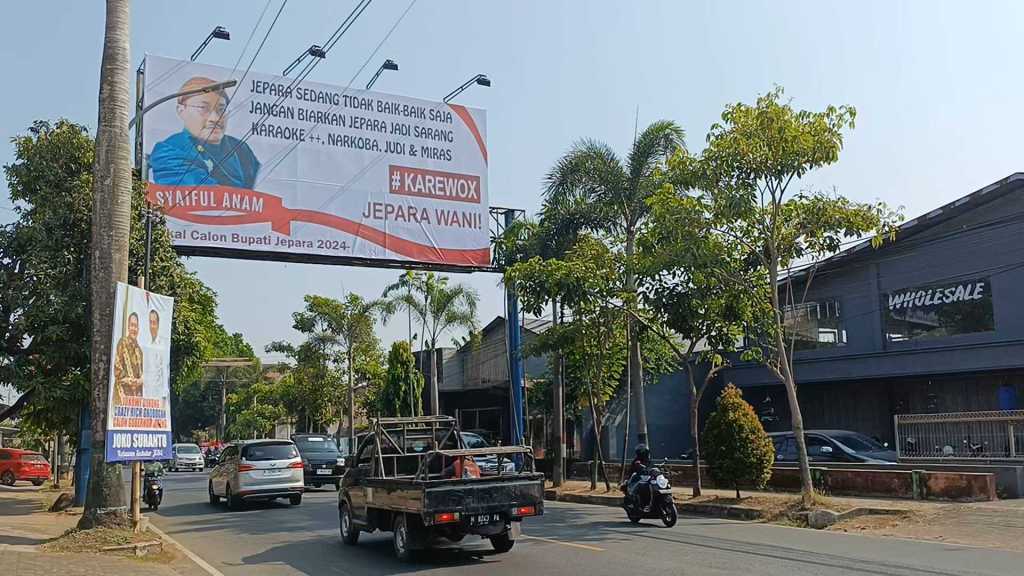 Berisi Ujaran Provokatif, Baliho Bakal Calon Bupati Jepara Diturunkan Paksa Satpol&nbsp;PP