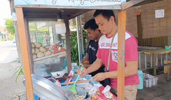 Bayar Seikhlasnya, Sebagian Hasil Jualan Bakso di Jepara Ini Untuk Donasi Palestina